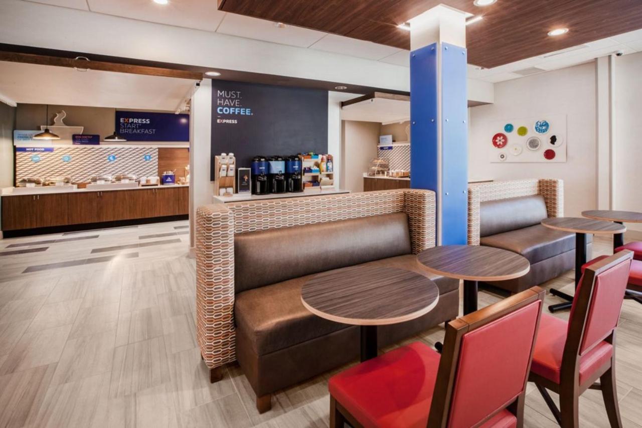 Holiday Inn Express & Suites - Aurora By Ihg Dış mekan fotoğraf