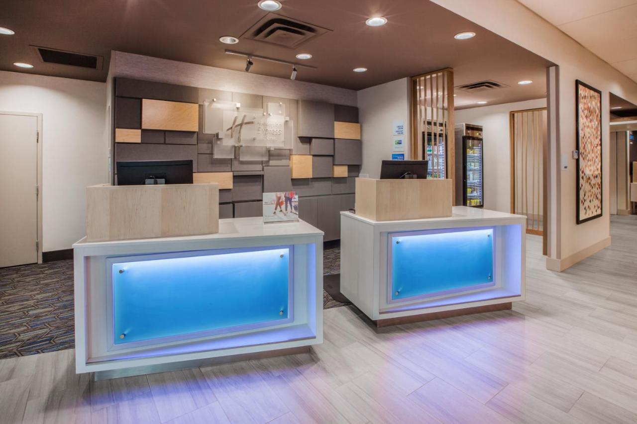 Holiday Inn Express & Suites - Aurora By Ihg Dış mekan fotoğraf
