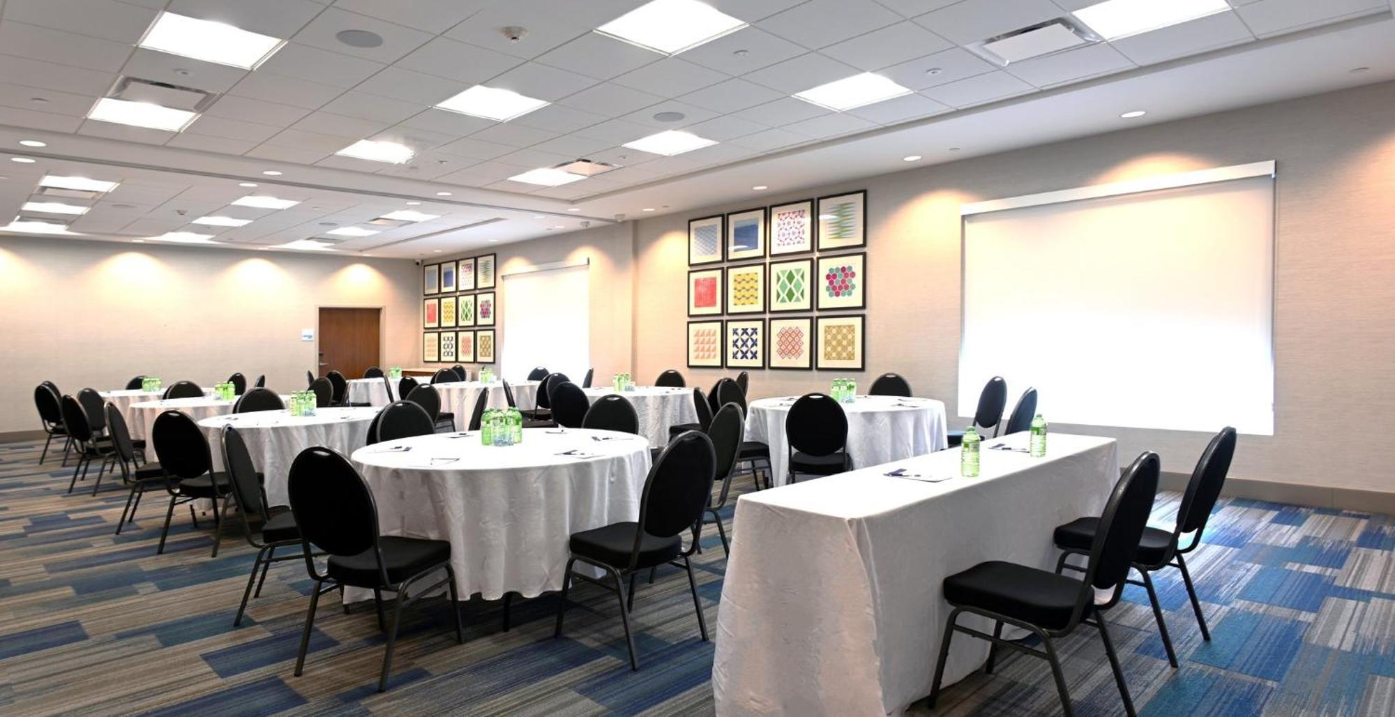 Holiday Inn Express & Suites - Aurora By Ihg Dış mekan fotoğraf