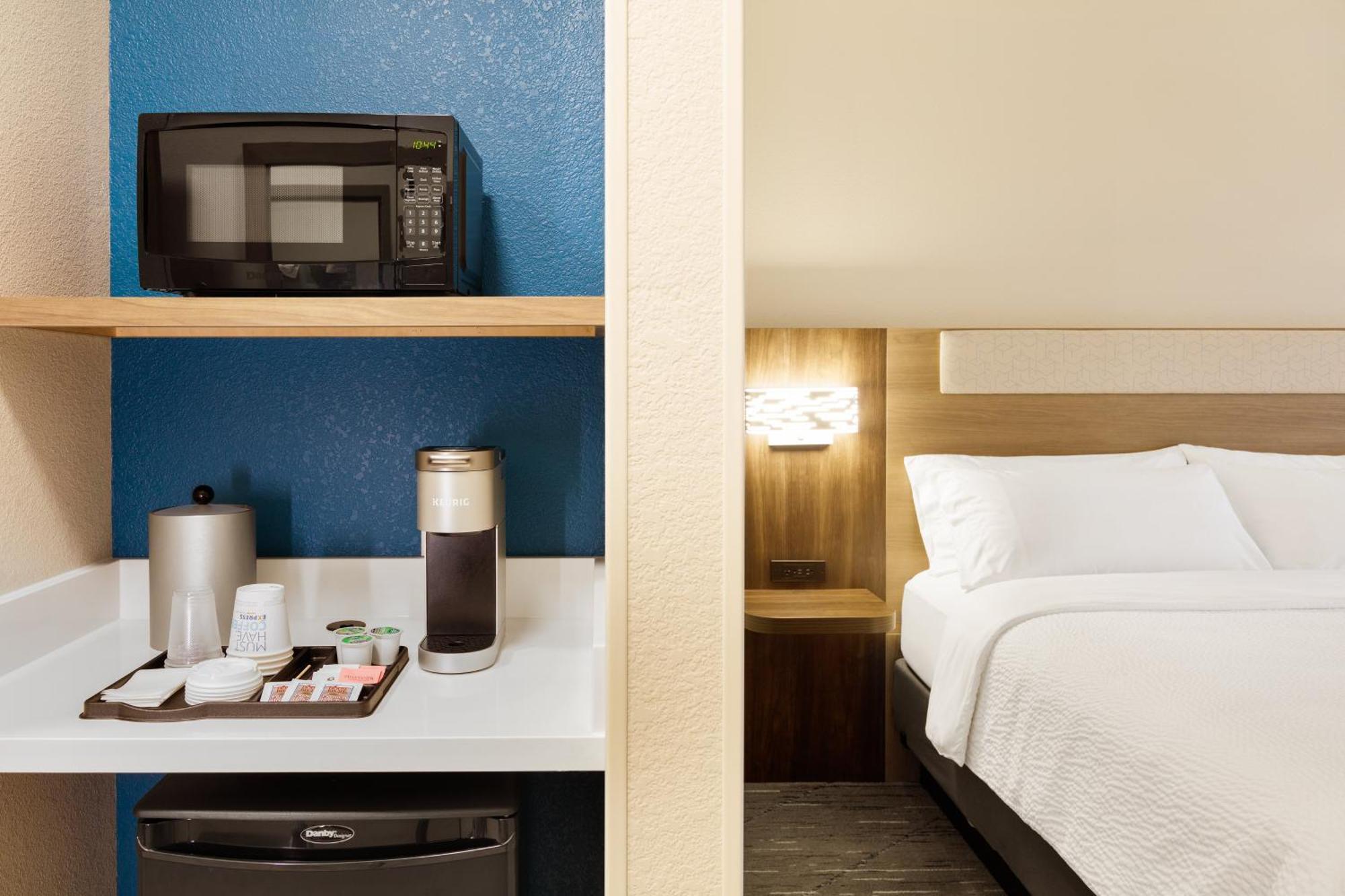 Holiday Inn Express & Suites - Aurora By Ihg Dış mekan fotoğraf