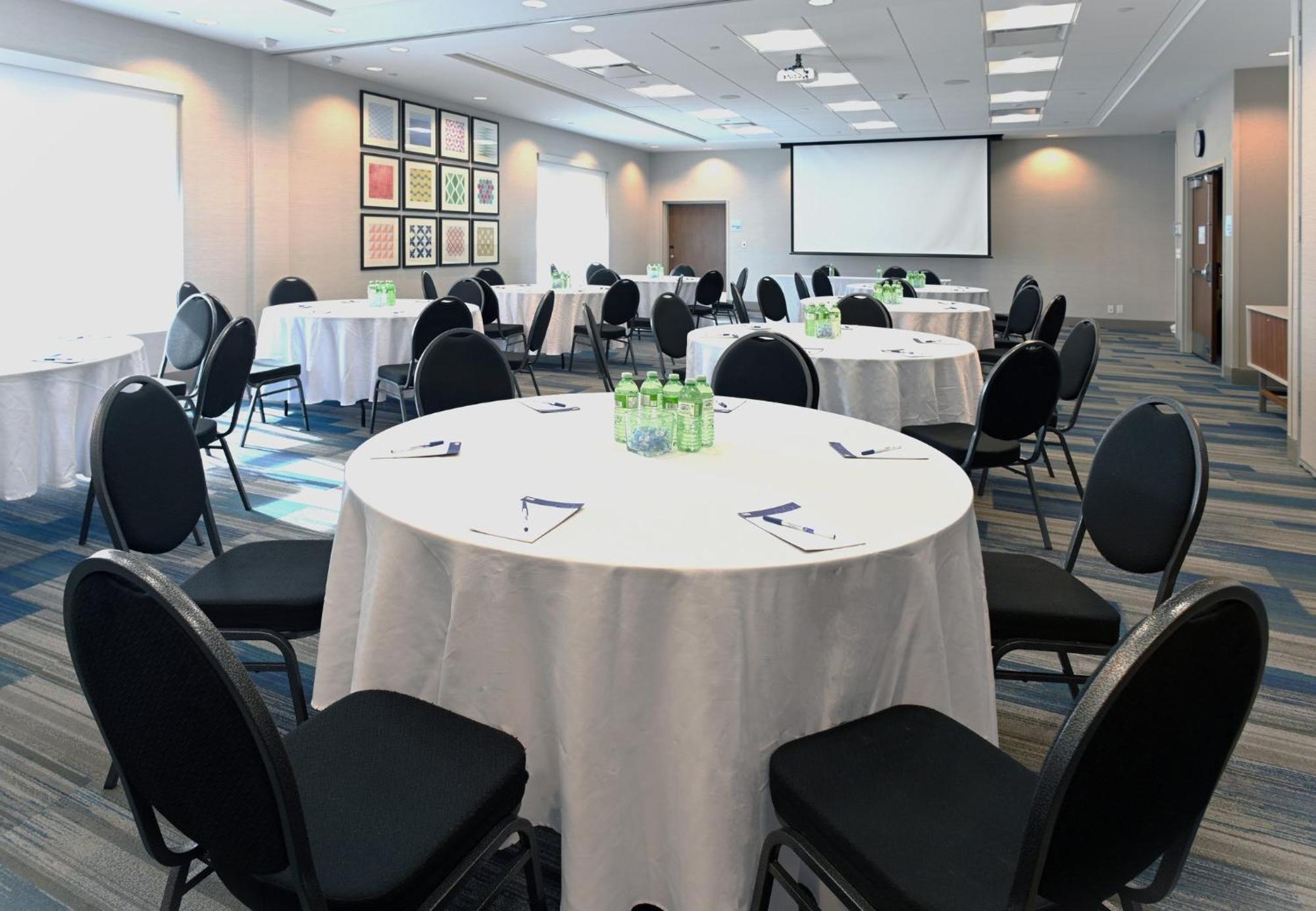 Holiday Inn Express & Suites - Aurora By Ihg Dış mekan fotoğraf