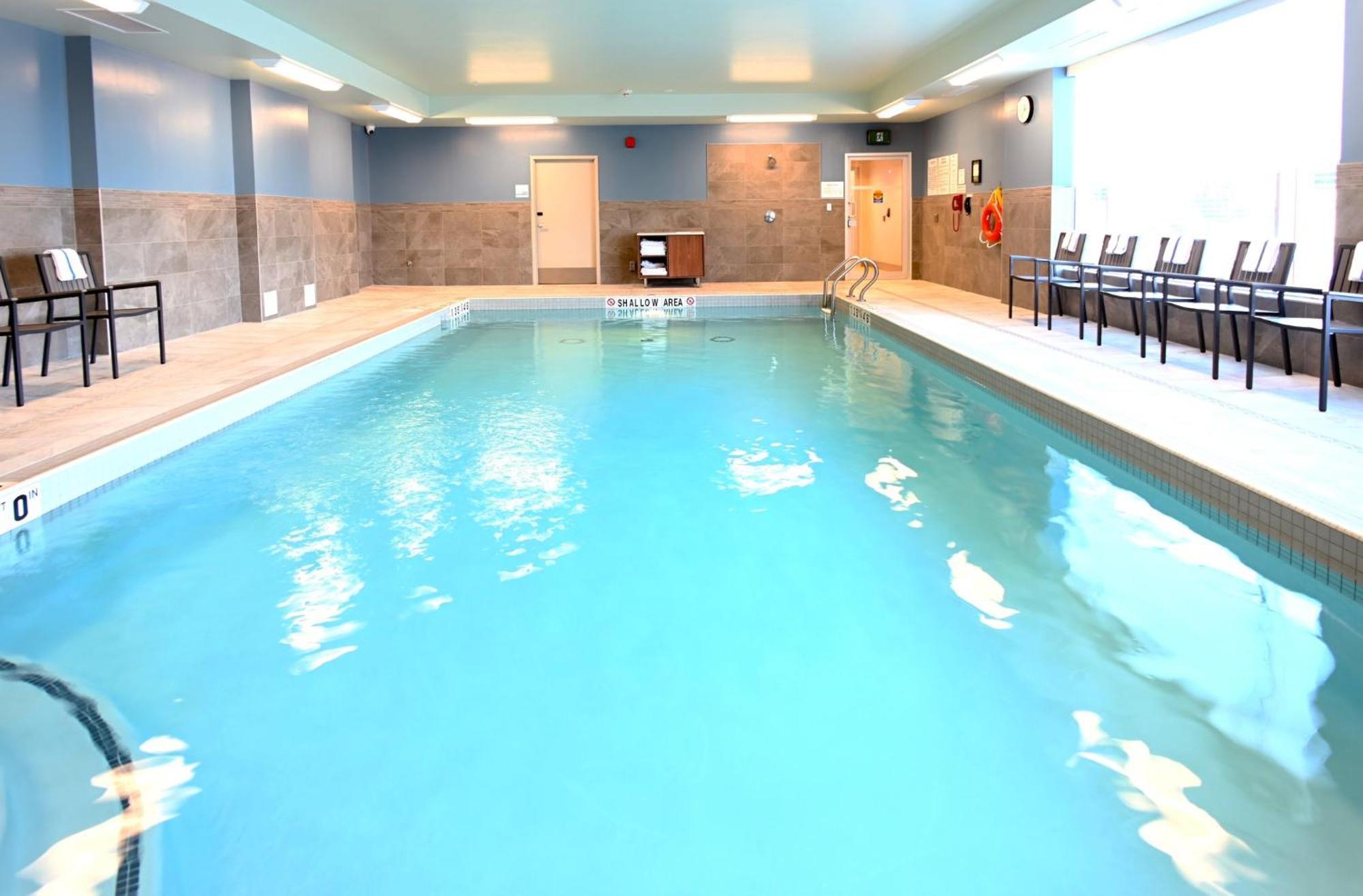 Holiday Inn Express & Suites - Aurora By Ihg Dış mekan fotoğraf