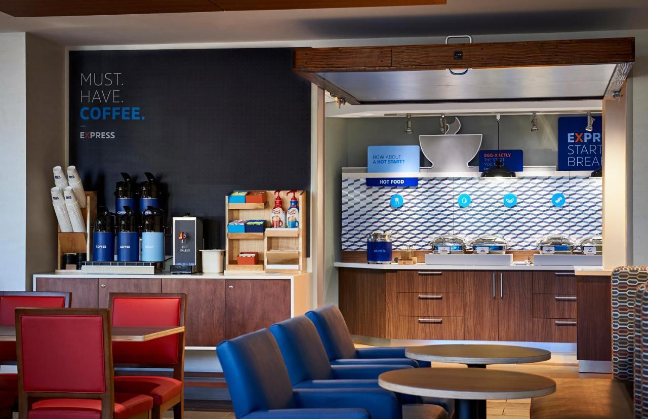 Holiday Inn Express & Suites - Aurora By Ihg Dış mekan fotoğraf